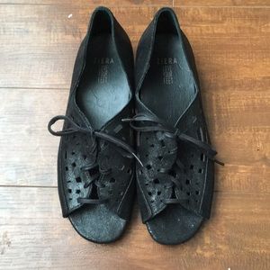 ZIERA designer leather lace up sandals size 8 or 9